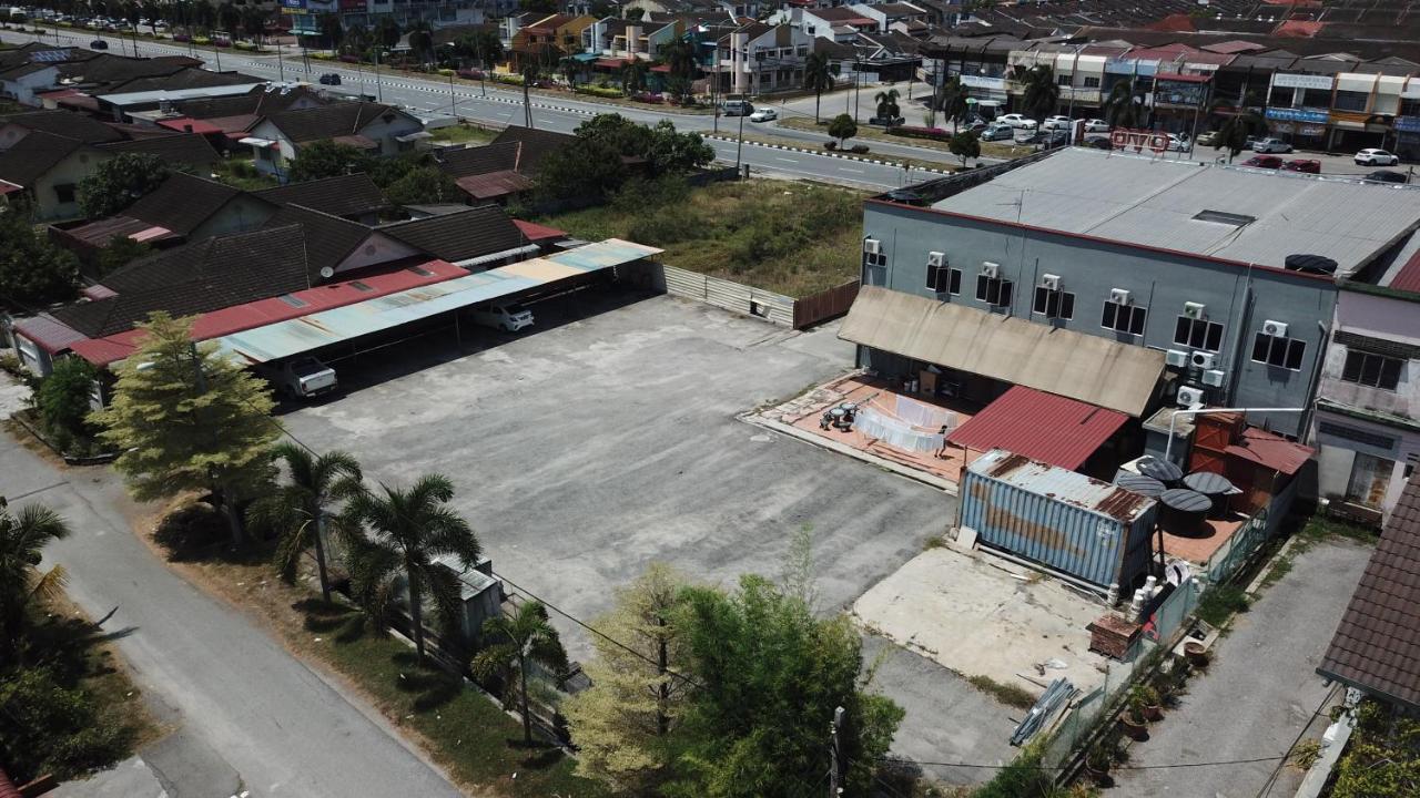 V Hotel Teluk Intan Exterior photo